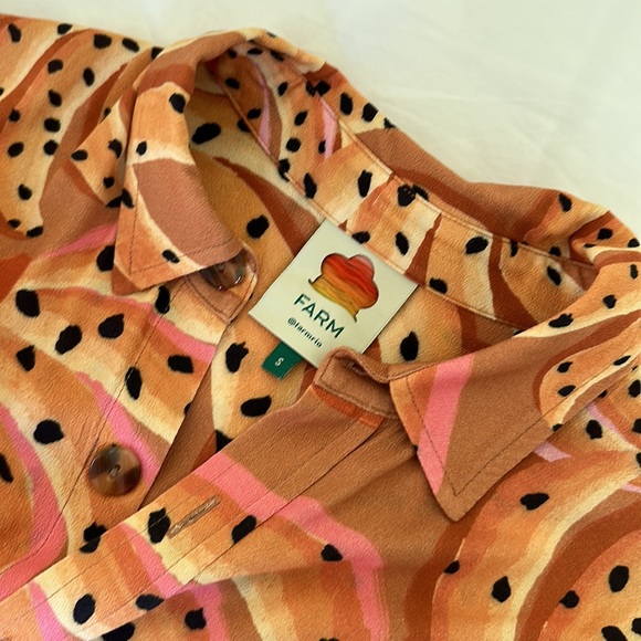 Farm Rio Silk Raining Bananas Top. Size Small. Like new - Picture 3 of 3